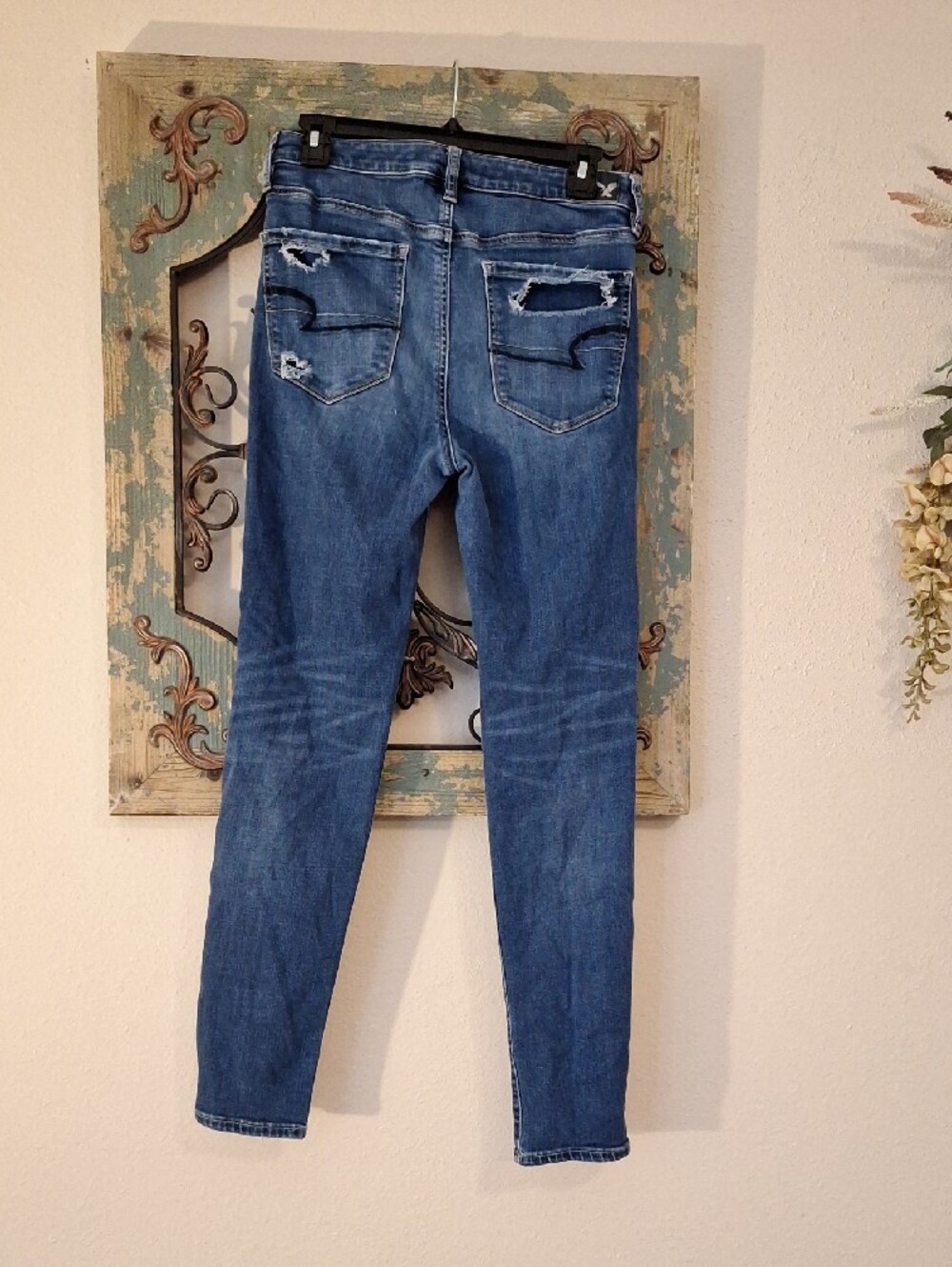 American Eagle Outfitters Blue Ripped Skinny Jeans. Size 8 - Picture 4 of 7